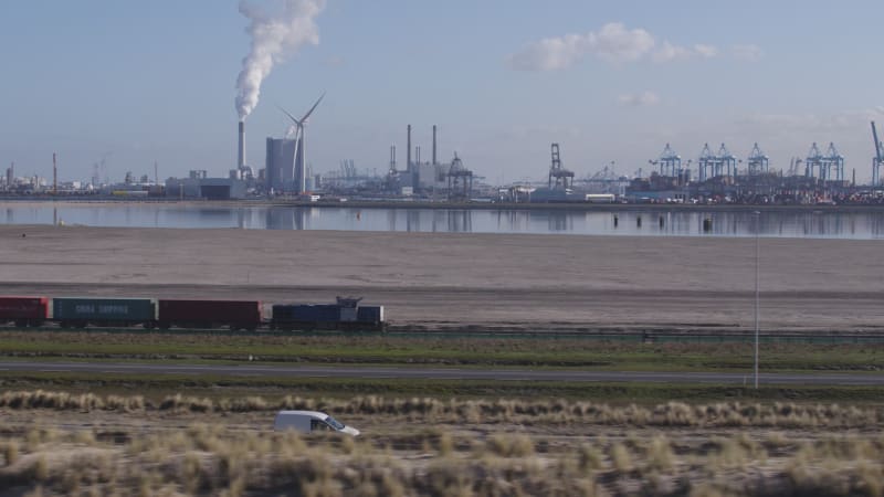 Rotterdam Port: Global Commerce Center