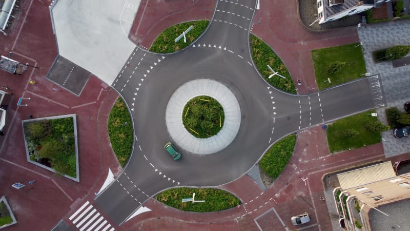 Een rotonde in Coevorden, provincie Drenthe, Nederland.