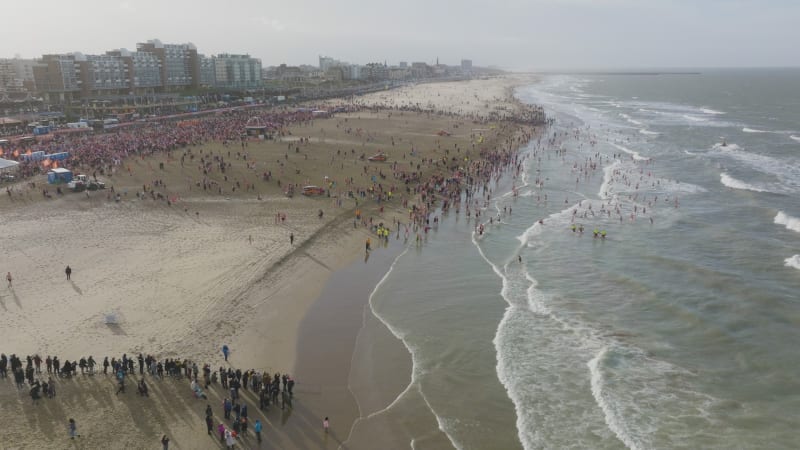 Nieuwjaarsduik first of january 2023 brings the Cold and the Crowds to Scheveningen Beach