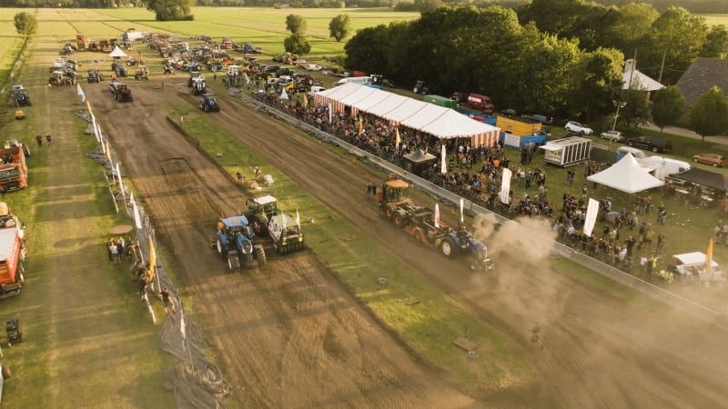 Traktor-Pilling-Event in einer ländlichen Gegend von Utrecht, Niederlande