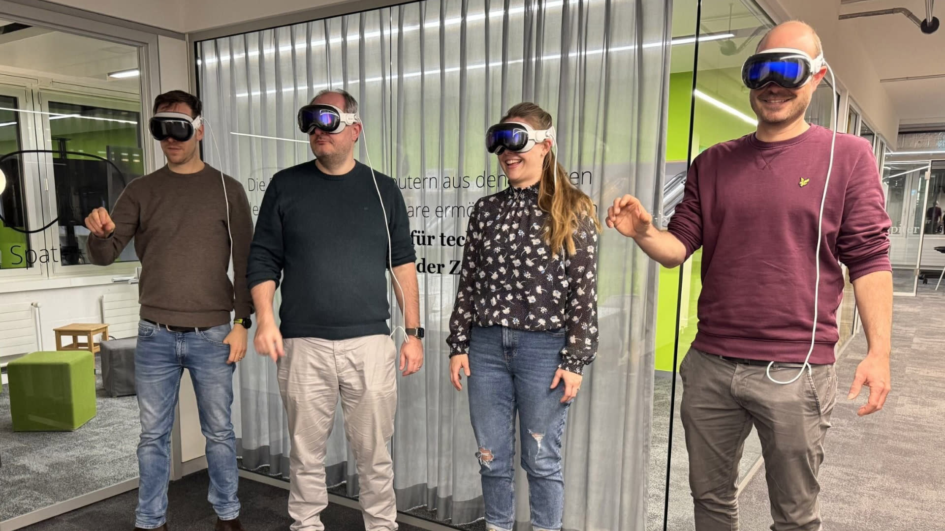 Practical test of the Unic Spatial Lab - four people with the Vison Pro VR glasses from Apple.