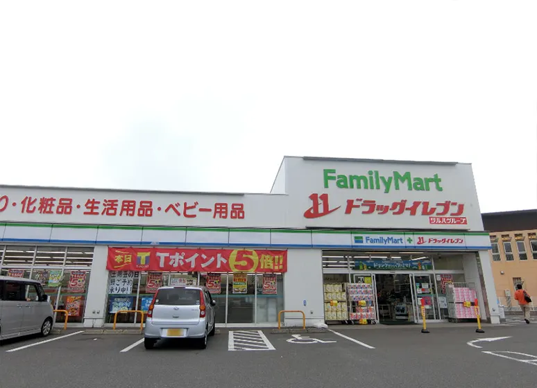 ファミリーマート・ドラッグイレブン(北方店)