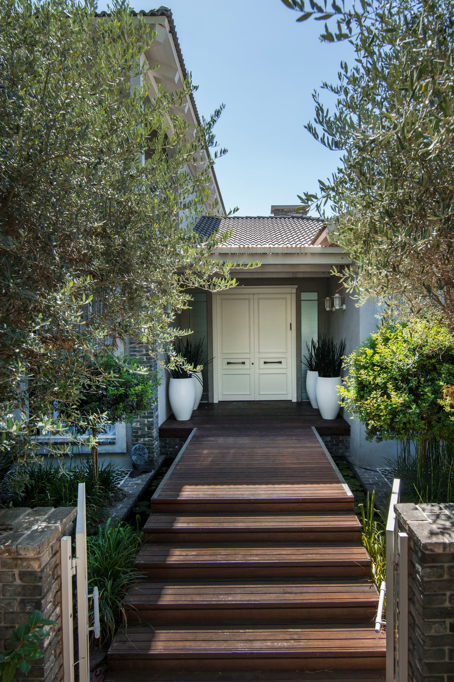 דלתות כניסה