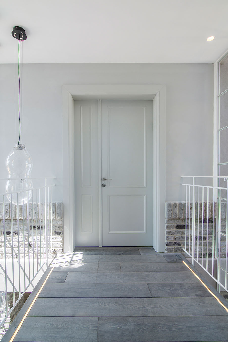 דלת פנים מעץ מלא