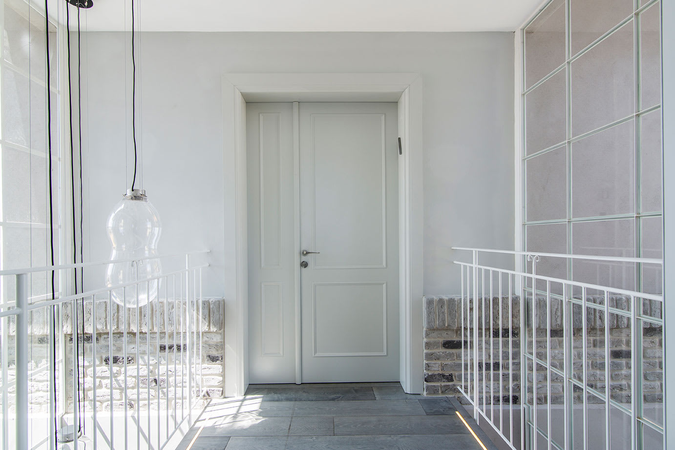 דלת פנים מפרוייקט אדריכלי במרכז