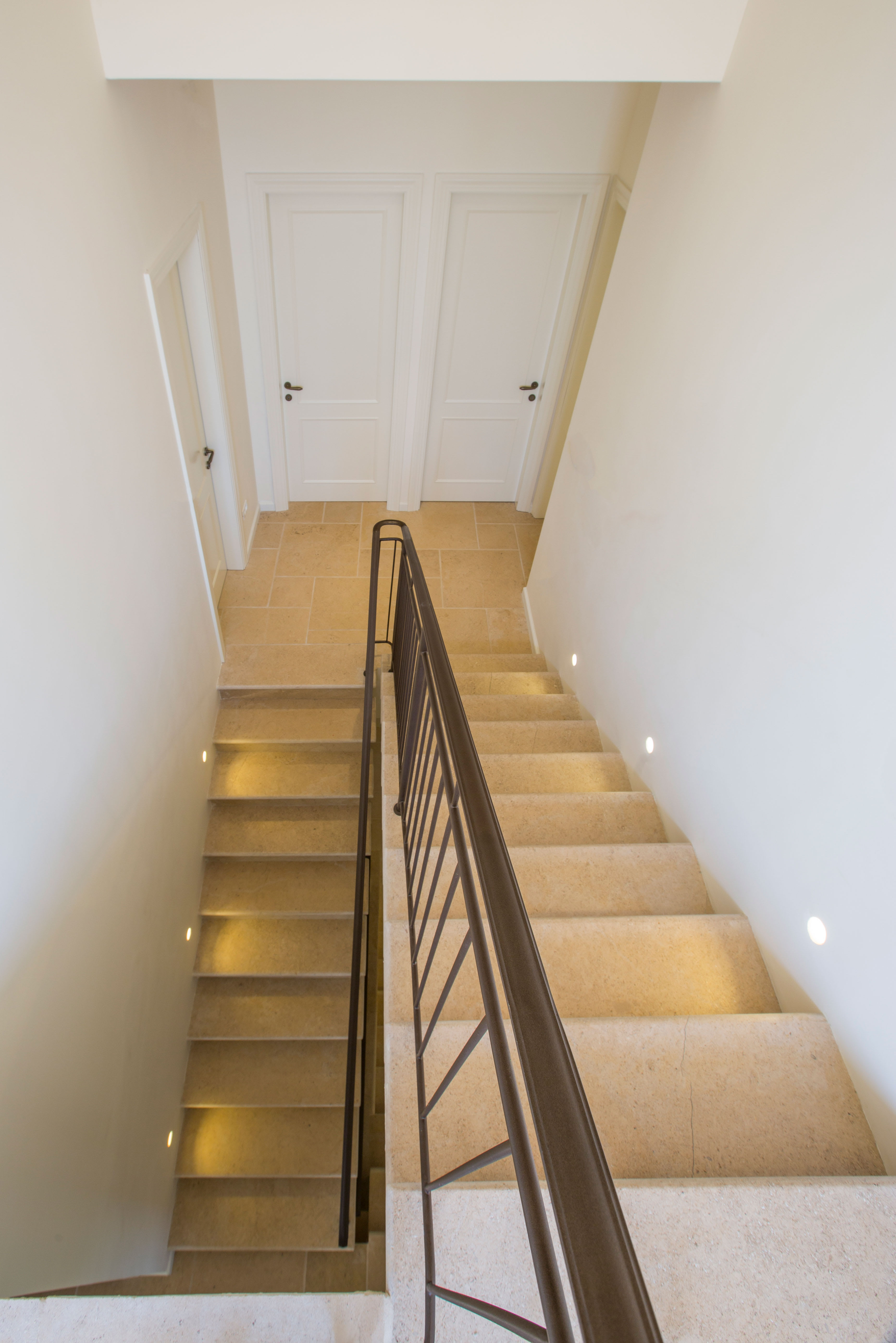 דלתות פנים מעץ מלא