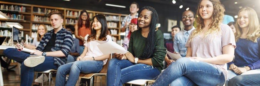 Image of a school group at a university taster day