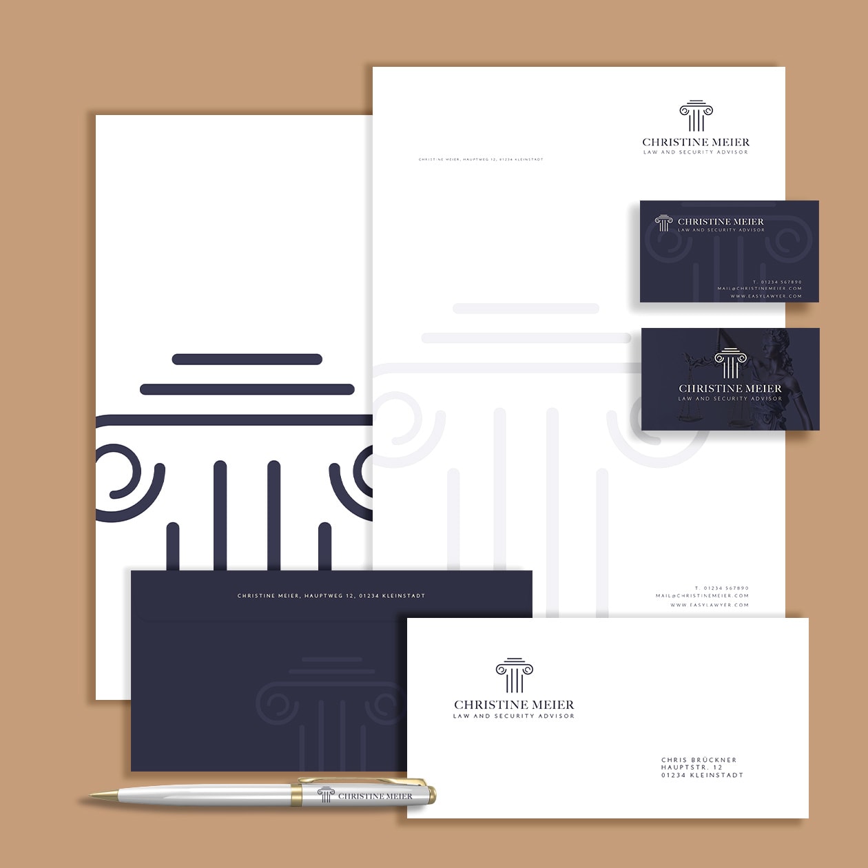 Bransjeflis for politikk, juss og sikkerhet: Merkevaresett av høy kvalitet med skrivesaker, visittkort, konvolutter og penn, dekorert med en blå kolonnegrafikk.