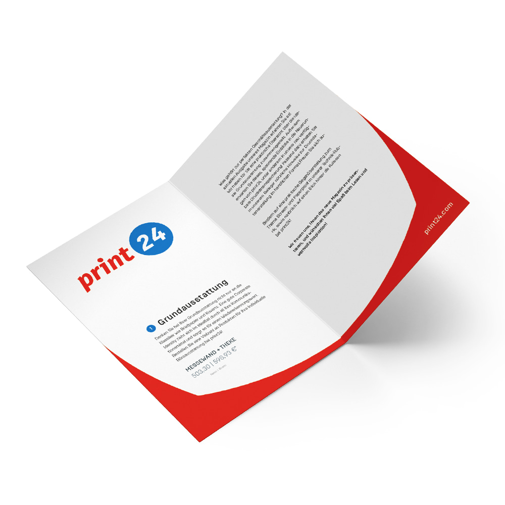 Otvoreni izgled brošure print24 s crvenim i plavim logotipom, tekstualnim odjeljcima na bijeloj pozadini i informacijama o cijeni. URL web stranice "print24.com" s desne strane.