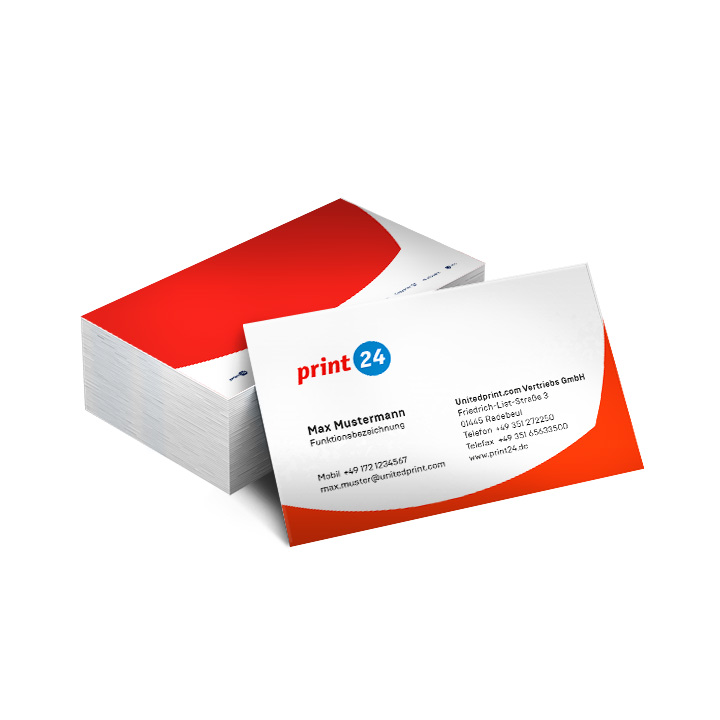 Krūva vizitinių kortelių su šiuolaikišku dizainu, raudonu ir baltu fonu, įmonės pavadinimu „print24“ ir kontaktiniais duomenimis juodu tekstu priekyje.