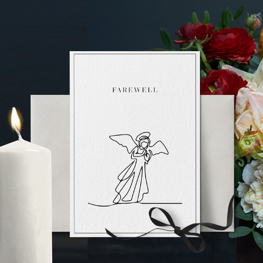 Begivenhedsbrikke med temaet sorg: Sympatikort med engleskitse, sort bånd og brændende lys, omgivet af røde og hvide blomster. Teksten "Farvel" står på kortet.