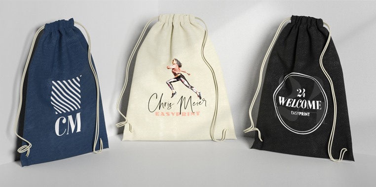 Three drawstring gym bags in dark blue, black, and beige – versatile drawstring bags for sports, leisure, and promotional purposes, with high-quality workmanship and space-saving storage.