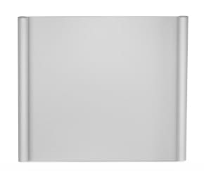 Banner izrezan porubnim šavom od 6 cm s lijeve i desne strane.