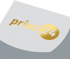 Udsnit af trykforlæg med hotfoil på print24-logoet