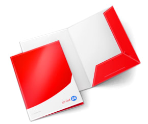 Dwuczęściowe teczki prezentowe z klapkami i logo print24 – dostępne w wersji otwartej i zamkniętej na białym tle, idealne do uporządkowanego przechowywania dokumentów.