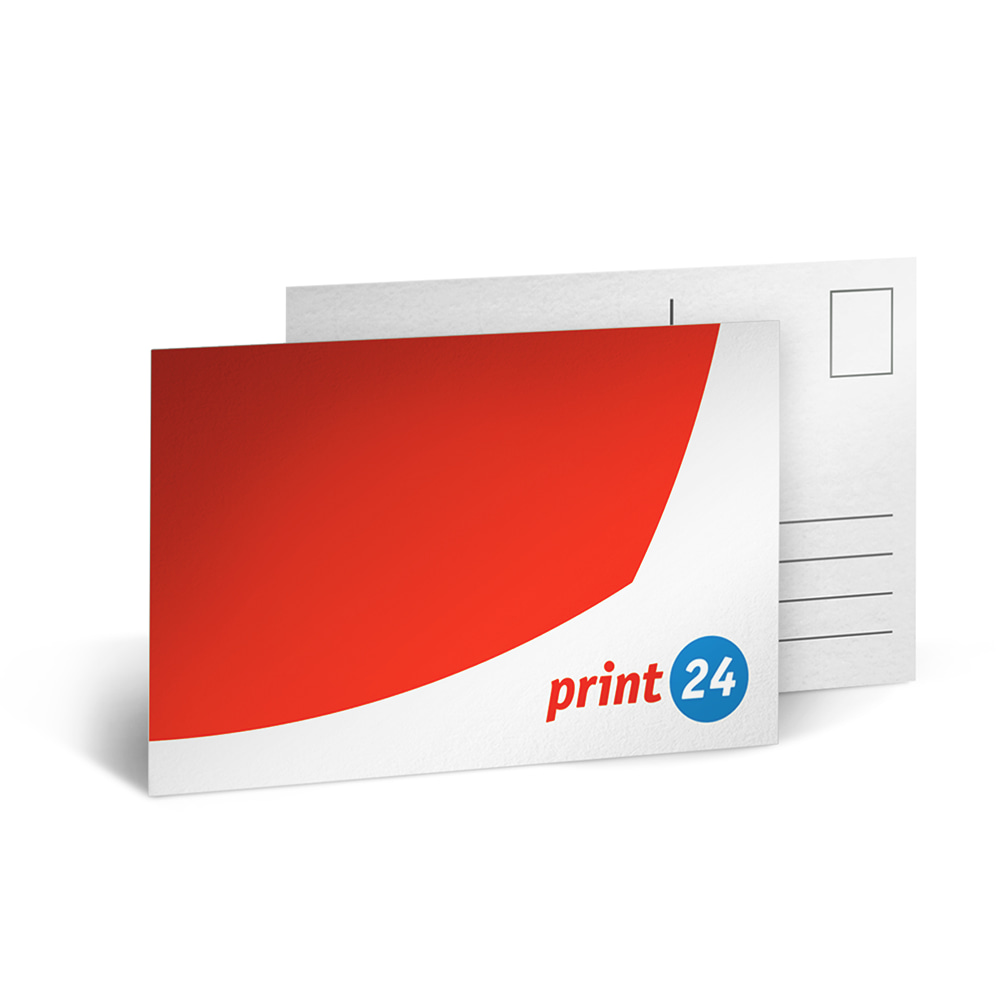 Divpusēja pastkarte ar sarkanu, izliektu dizainu un print24 logotipu, aizmugurē ar adreses līnijām un zīmoga lauku, parādīts kā produkta piemērs.