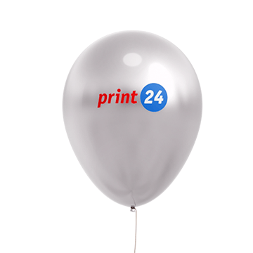 Srebrn balon z logotipom print24, modrim krogom in rdečim napisom na beli podlagi.