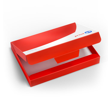 Scatola di spedizione rossa aperta di print24, piatta con coperchio bianco, adatta per presentare o imballare prodotti.