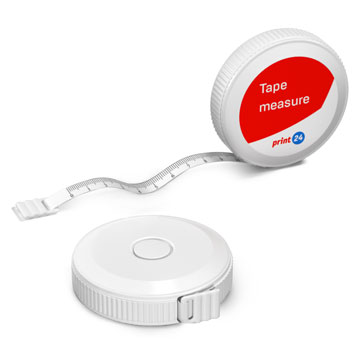 Fehér, kerek mérőszalag piros "Tape Measure" címkével, részben meghosszabbítva.