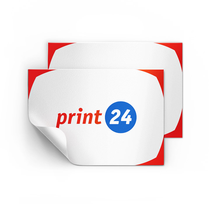 Dva zložena pogrinjka z logotipom print24 v rdečih in modrih črkah – sodoben dizajn za elegantno postavitev mize.