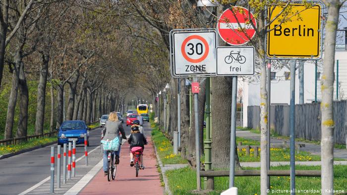 Road marking and signs in Europe