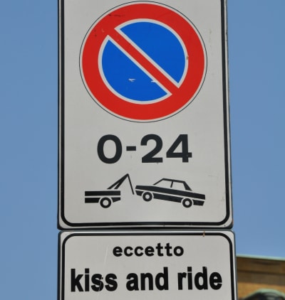 Ghost kiss the goat картинки. Kiss go. Kiss go. Kiss and go. Whisky a go go.