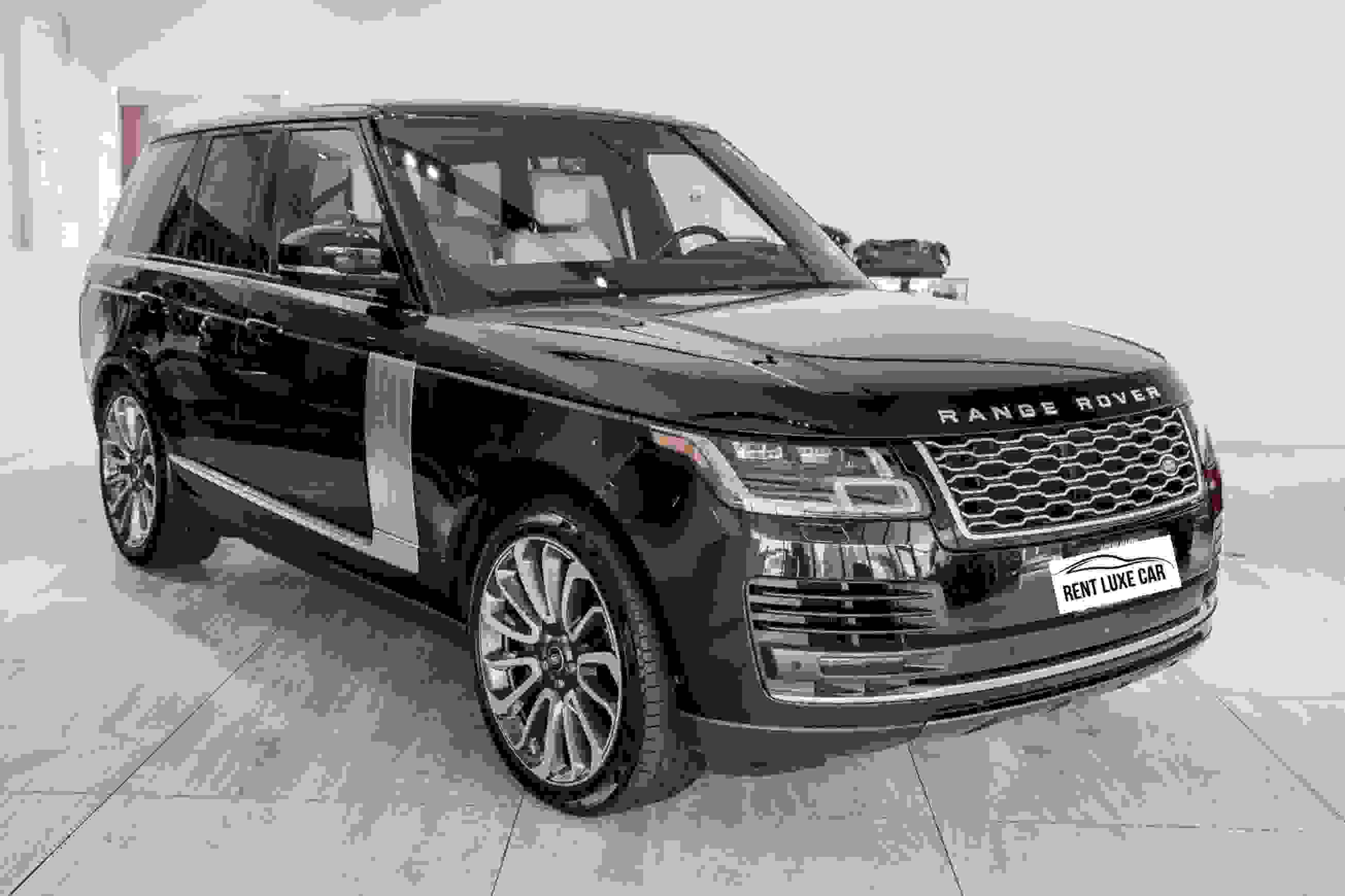 Noleggiare Range Rover Vogue Supercharged  ad Abu Dhabi