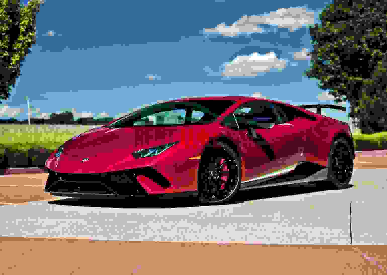 להשכיר Lamborghini Huracan Performante בשדה התעופה של וינה