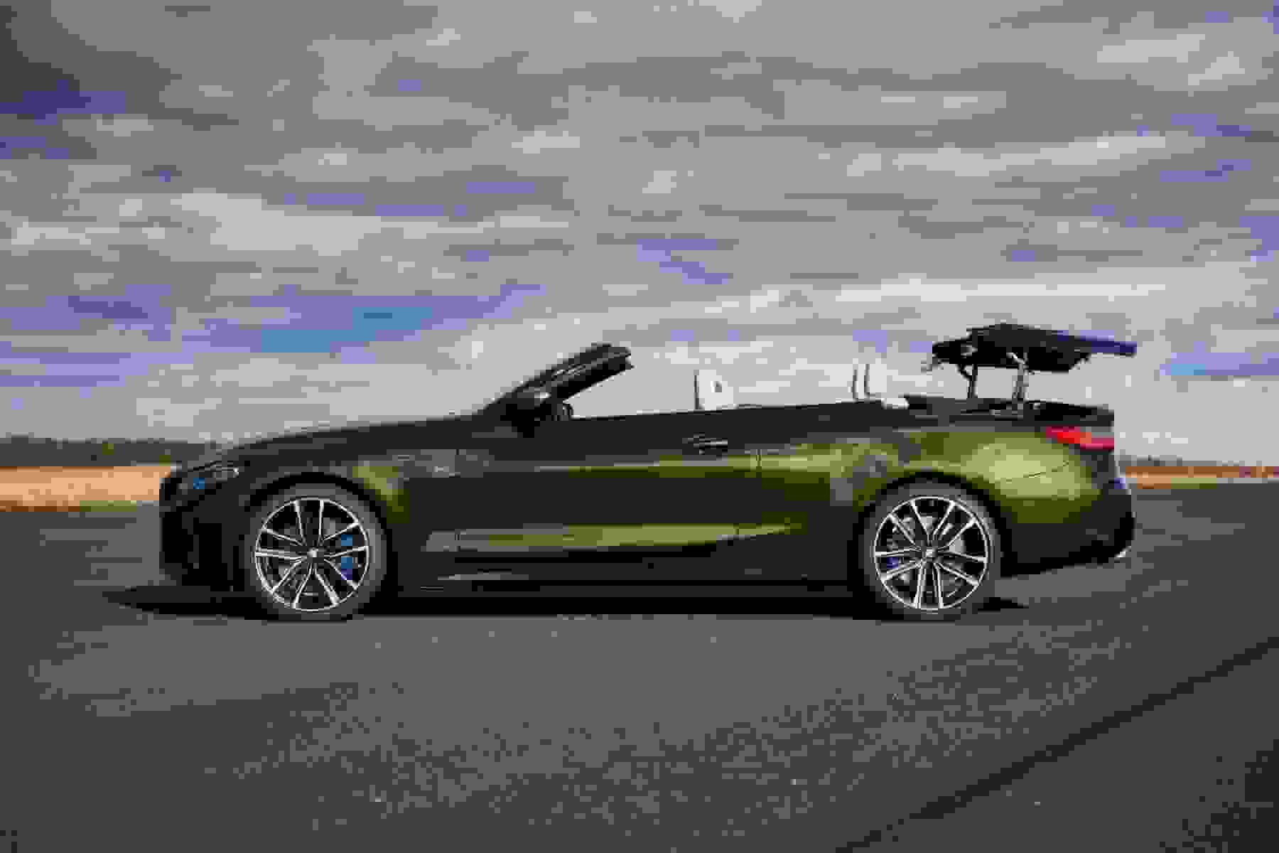 Noleggiare BMW 4 Cabrio all'aeroporto di Nizza