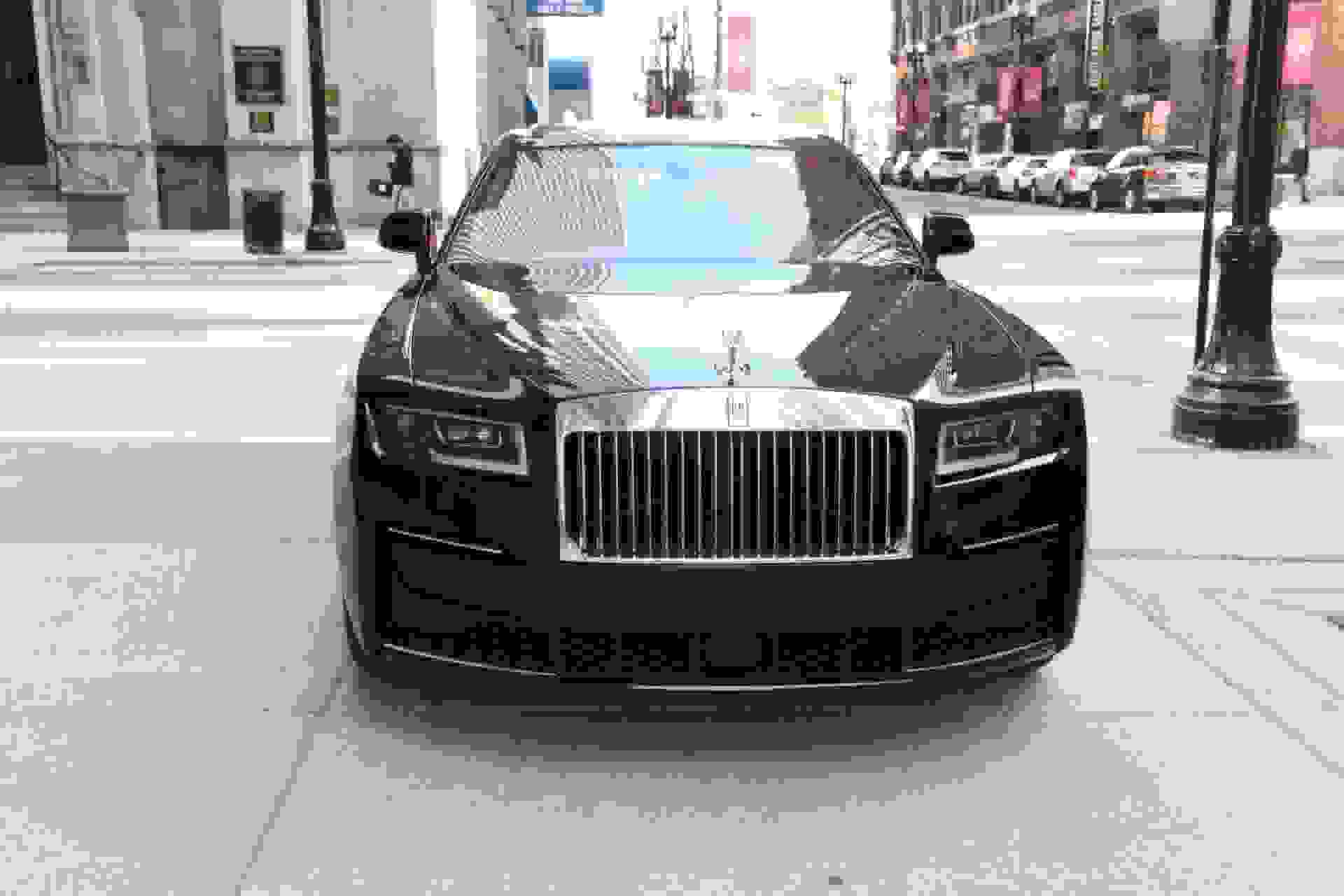 Noleggiare Rolls-Royce Ghost Long ad Abu Dhabi