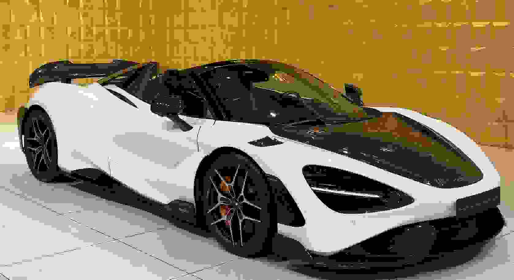 Noleggiare McLaren 765 LT all'aeroporto di Napoli