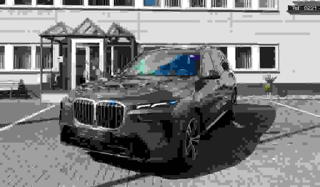 Арендовать BMW X7 в Антибе