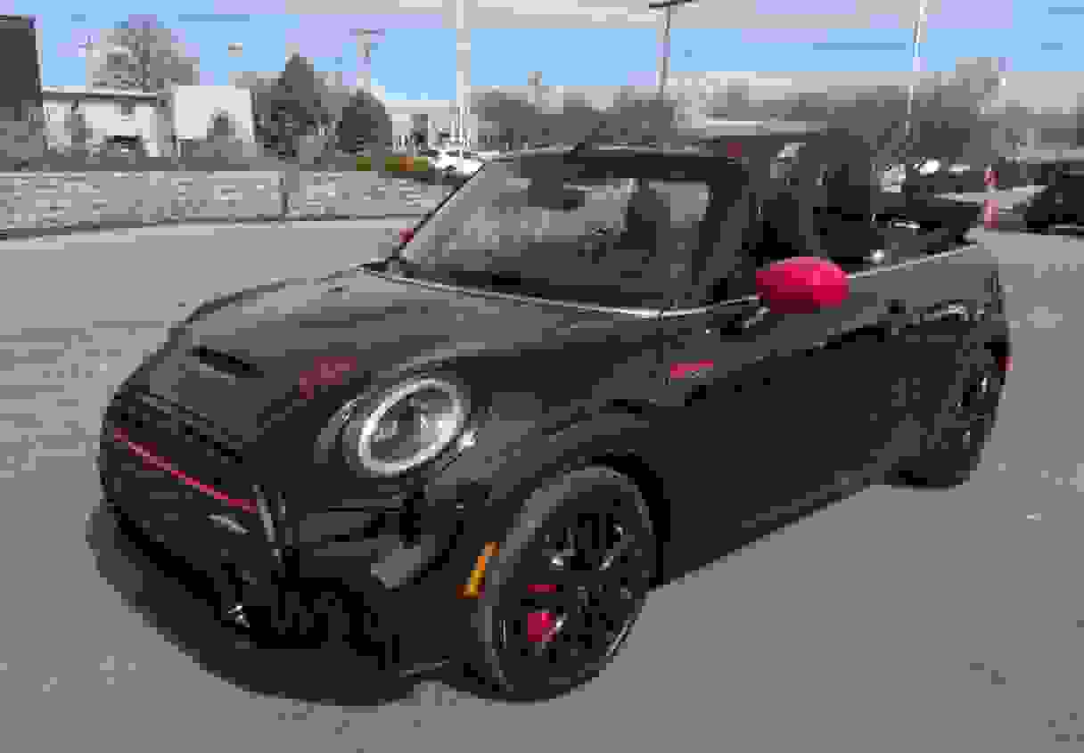 Арендовать Mini Cooper Cabrio JCW в Ментоне