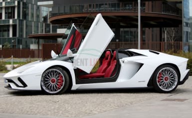 Arriba 39+ imagen alquiler lamborghini italia