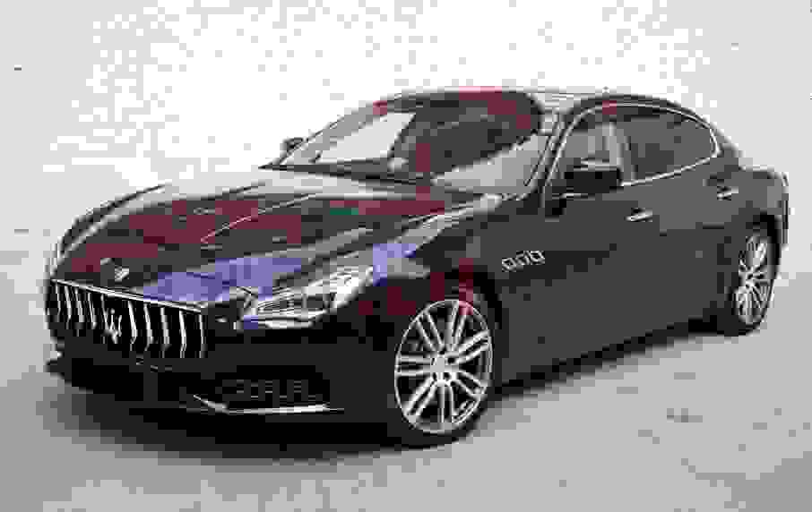 Rent Maserati Quattroporte in Seville Airport