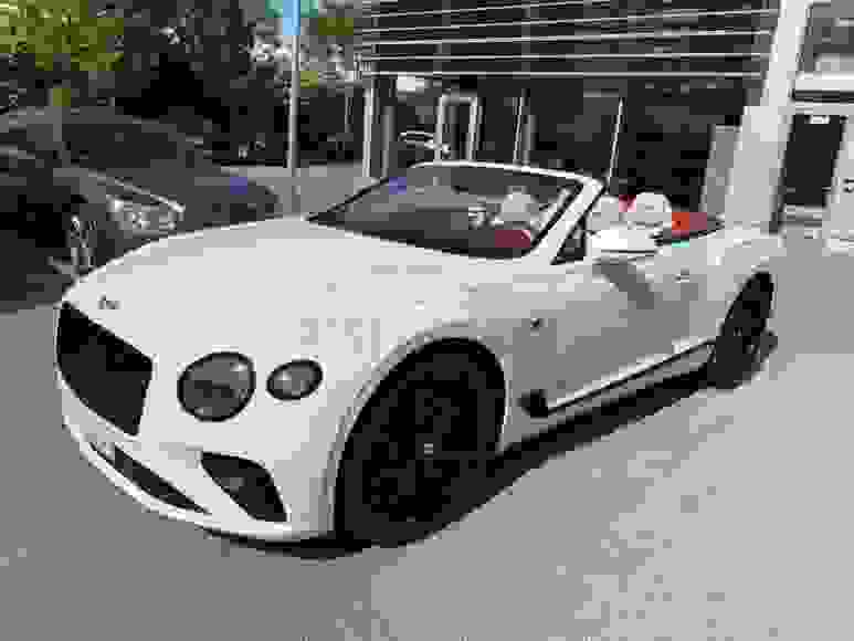 Rent Bentley GTC in Vienna airport