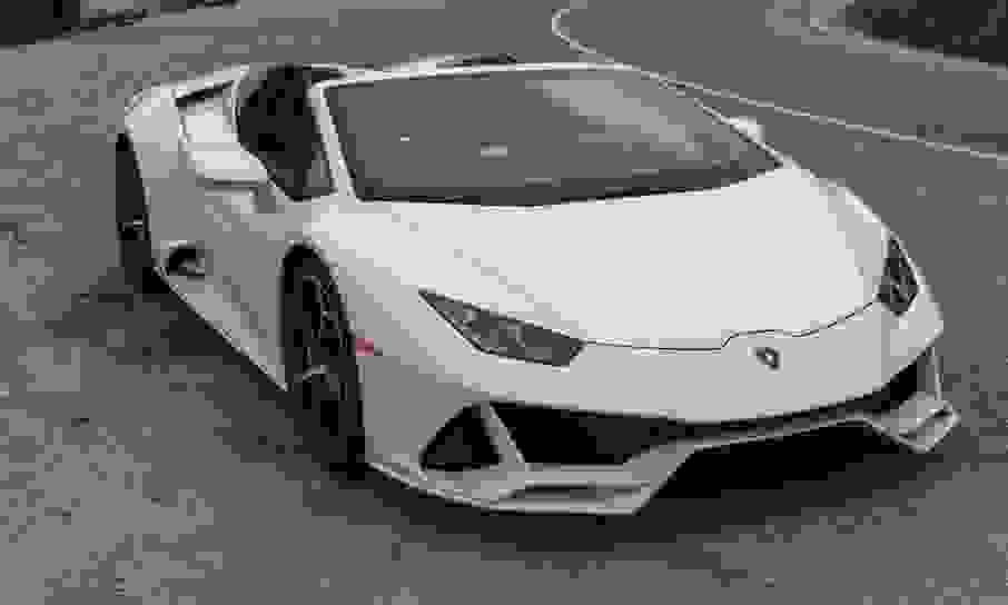 Noleggiare Lamborghini Huracan EVO Spyder a Nizza