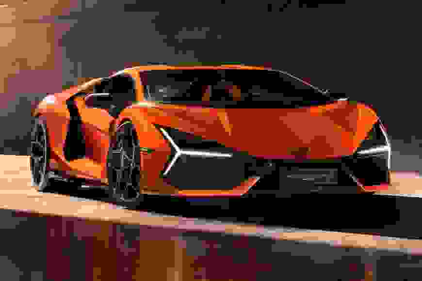 Noleggiare Lamborghini Revuelto a Forte dei Marmi