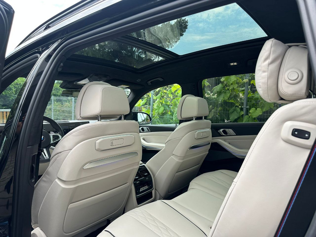 Rent a BMW X7 M60i in Europe | BillionRent.com
