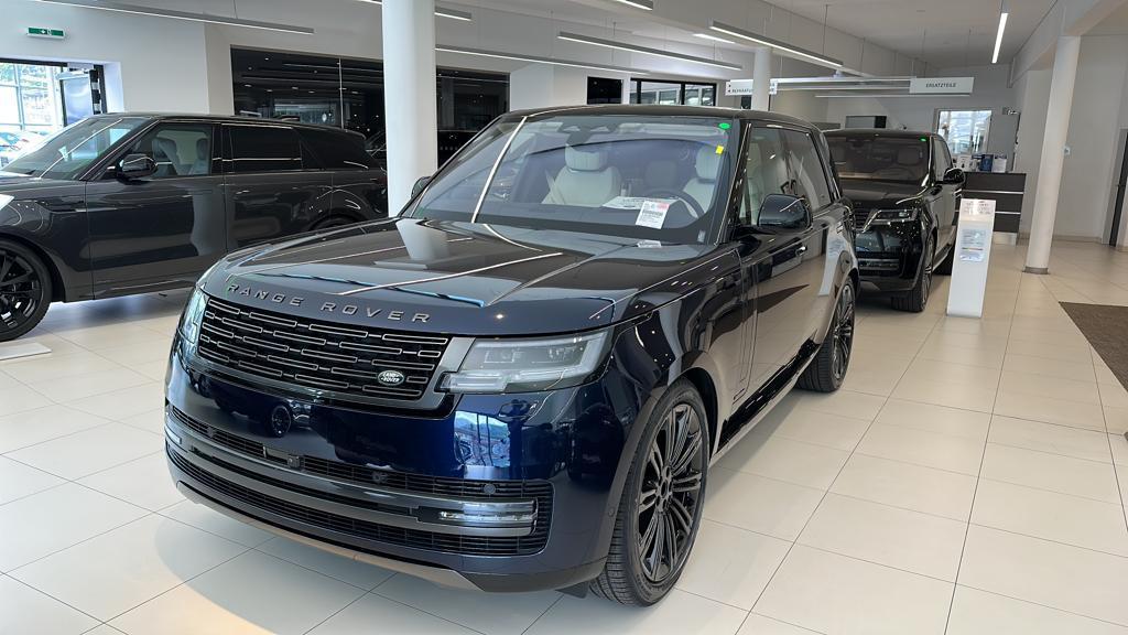 Rent a Range Rover in Bologna | BillionRent.com