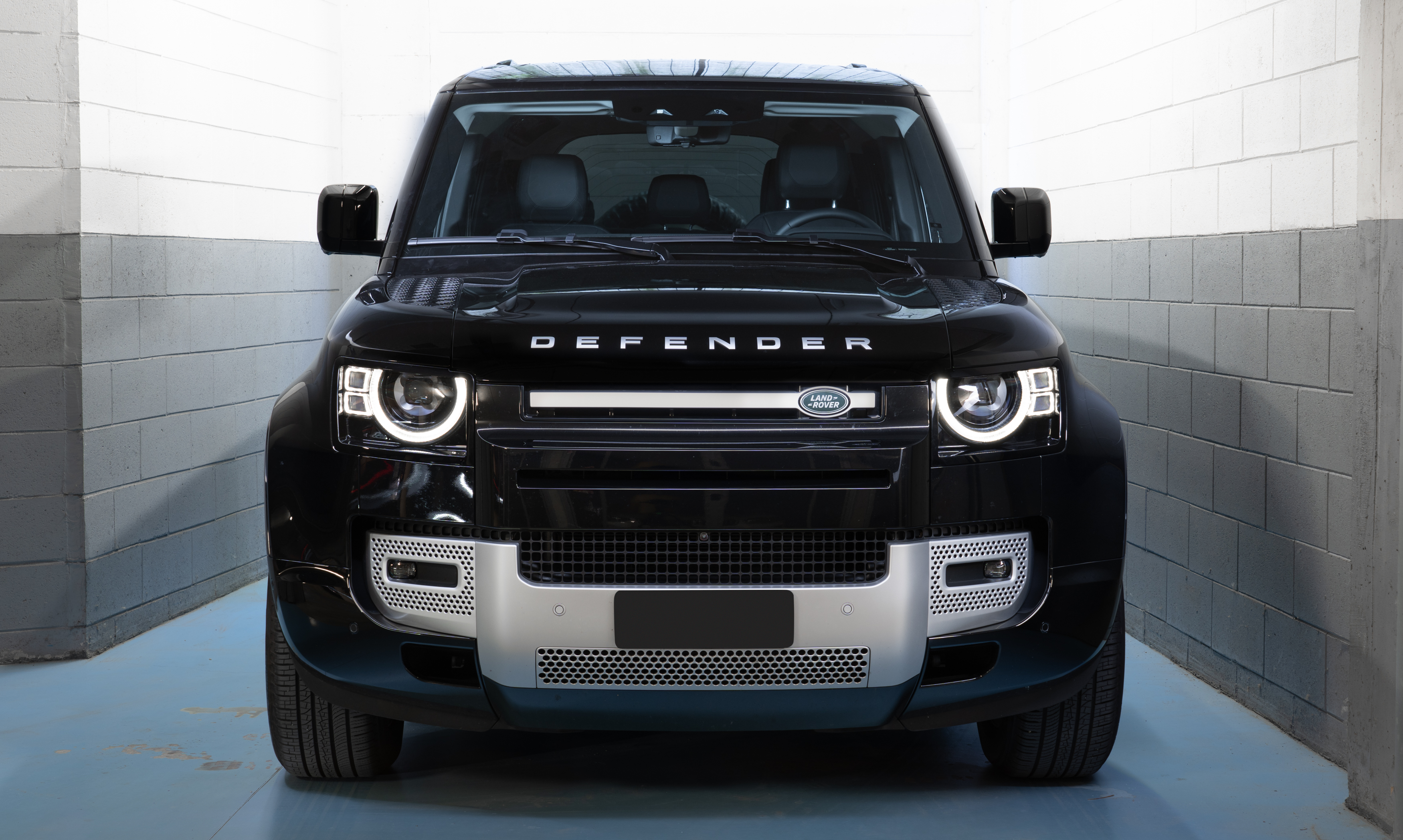 Range Rover Defender Rent Rent a Land Rover Defender in York – Rugged Luxury SUV Rental Near Me