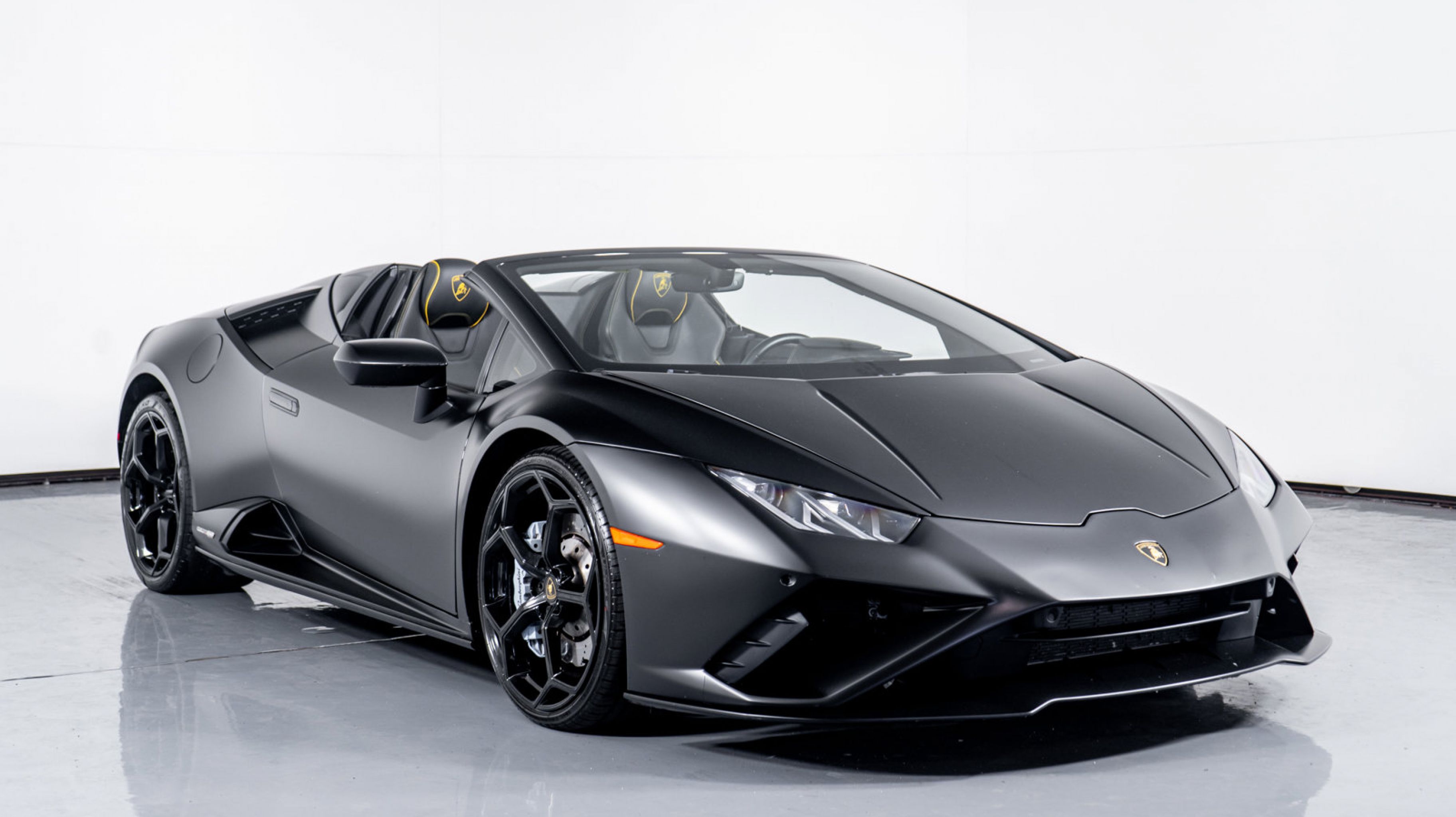 Rent a Huracan Evo Spyder in Crete | BillionRent.com