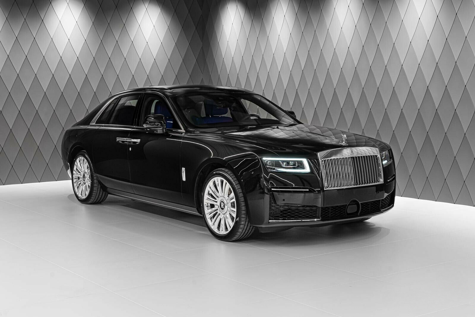 Rent a Ghost in London | BillionRent.com