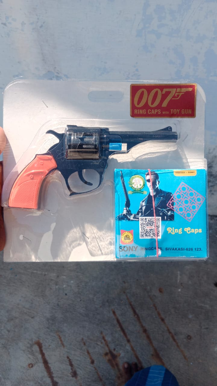 GUN WITH RING CAPS