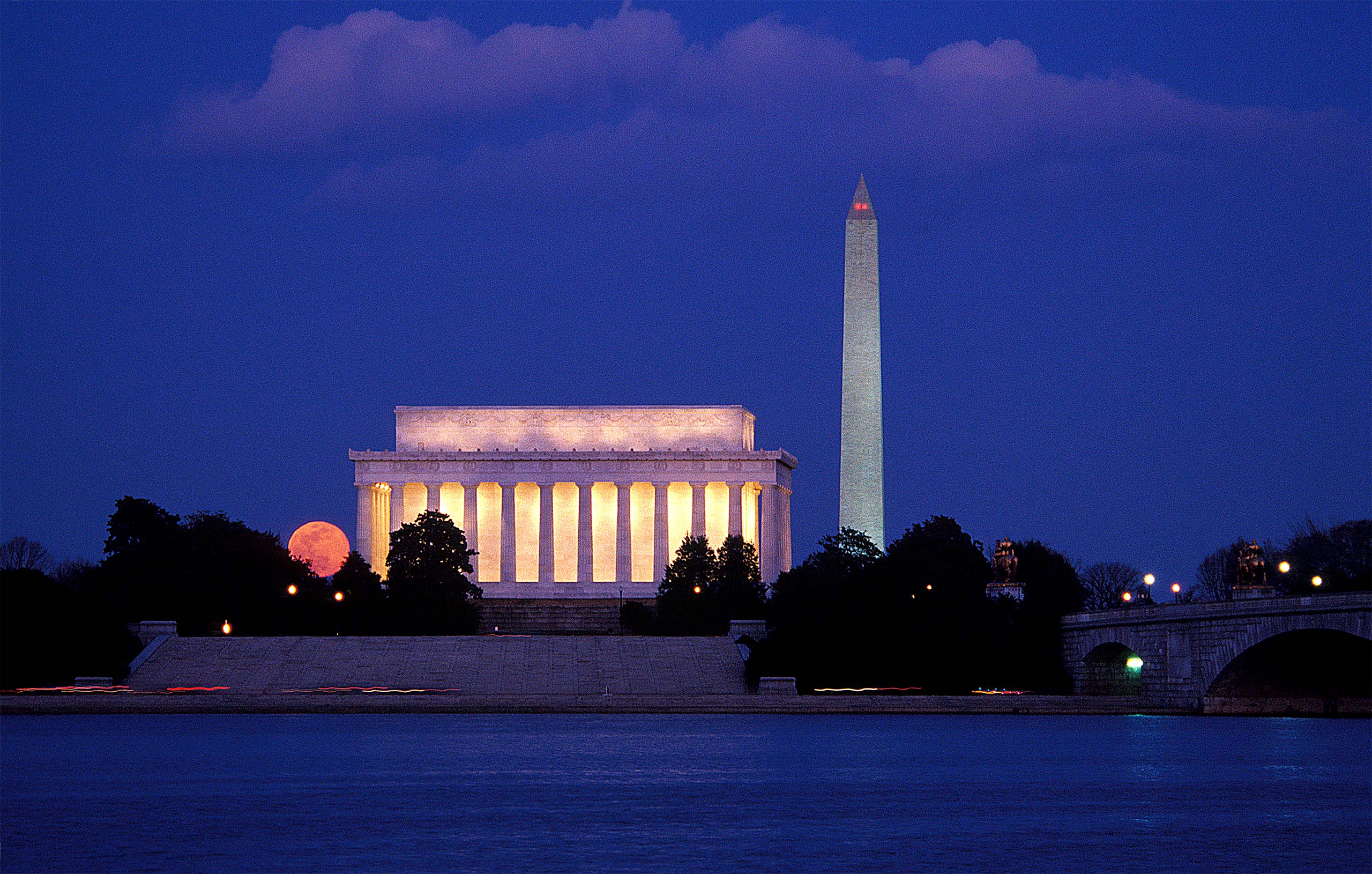 are dogs allowed at washington dc monuments