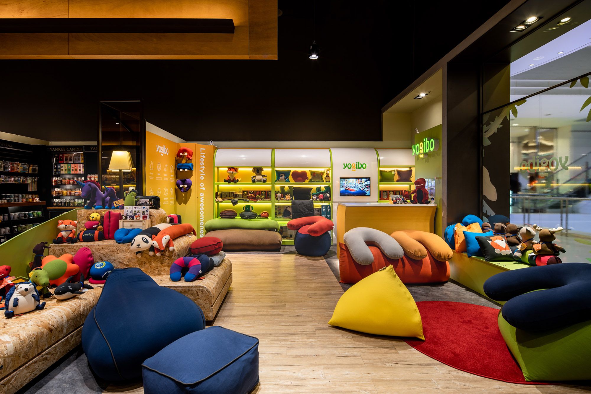 Yogibo-taimall_2.jpg