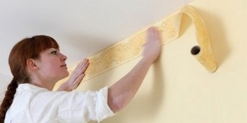 How to hang wallpaper