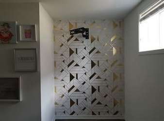 Crown Luxe Mayfair Islington Geometric Wallpaper Gold/White. picture 1