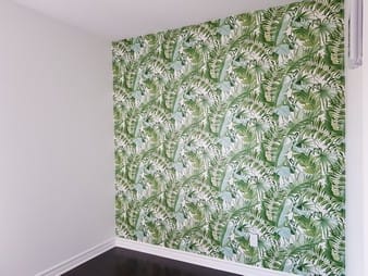 This green palm leaf wallpaper is full of vibrant colour. picture 1