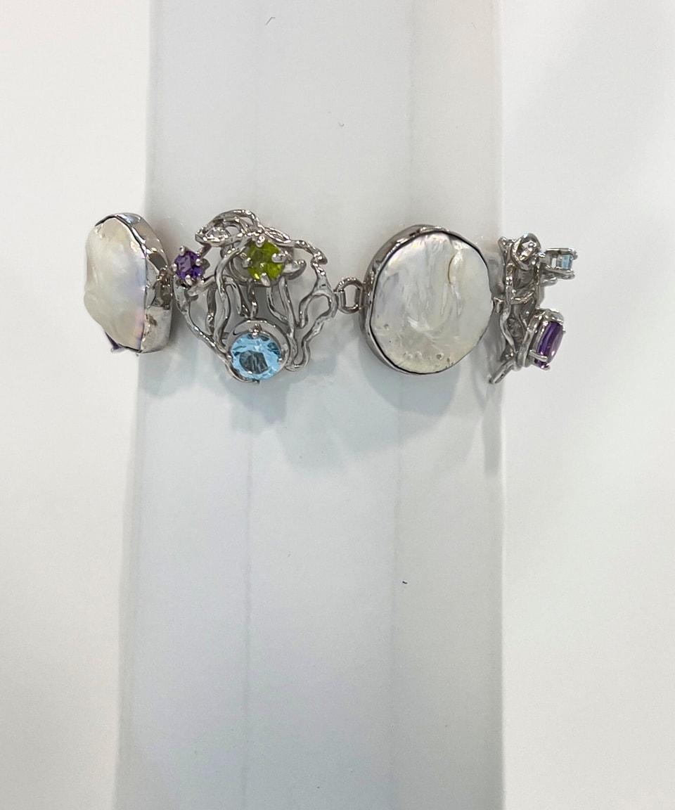 Signature keshi pearl with three stones lattice statement chain bracelet